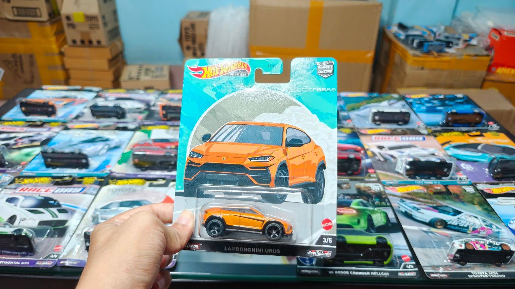 6HOT WHEELS TOYS PALLETS041111_7380919748802069994_n HOT WHEELS TOYS PALLETS